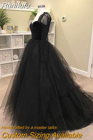Runhufu Gothic Long Sleeves Tulle Wedding Dress Lace Appliques Sweep Black Wedding Gown 2023 Sweetheart Tiered Bridal Dress